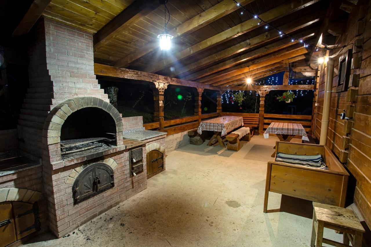 Tulean Cabin Săcel Exteriör bild