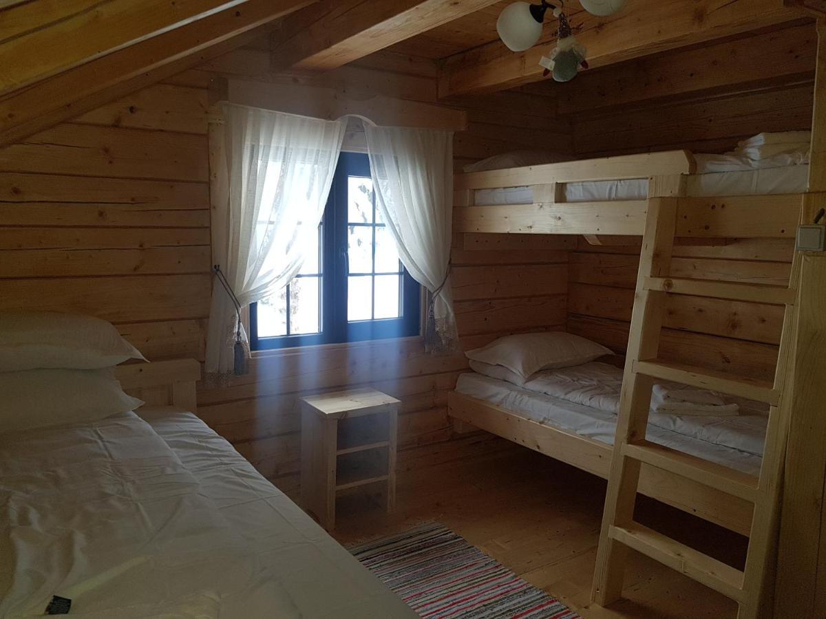 Tulean Cabin Bed and Breakfast Săcel Exteriör bild