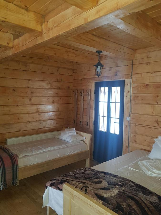 Tulean Cabin Bed and Breakfast Săcel Exteriör bild